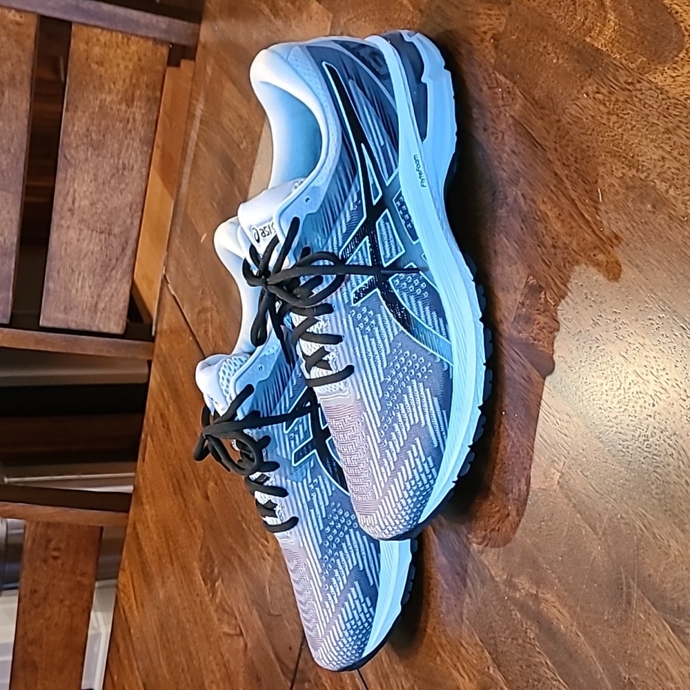 New Asics GT-2000